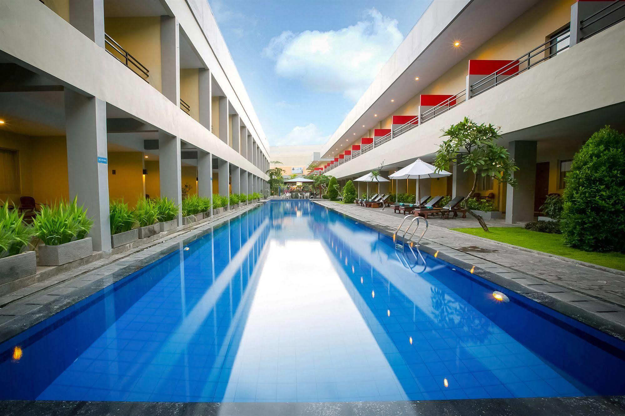 Kuta Station Hotel And Spa 발리 섬 외부 사진